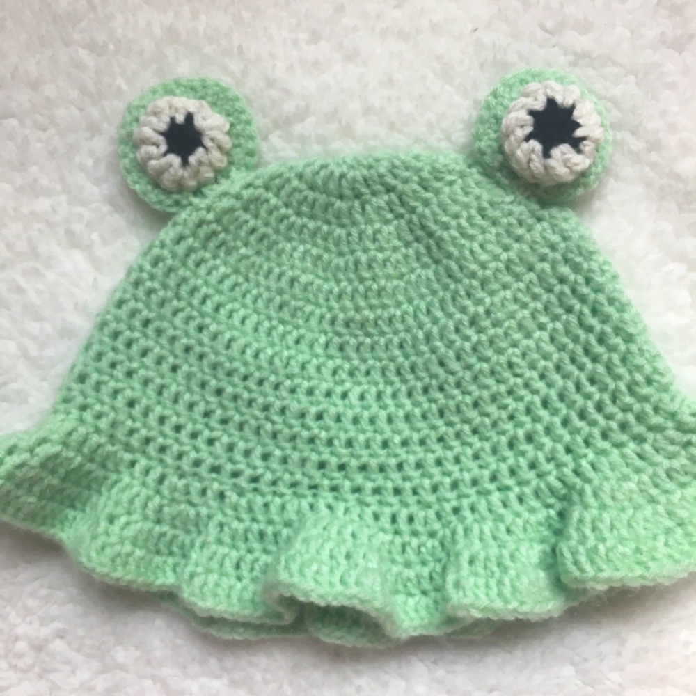 Crochet froggy bucket hat